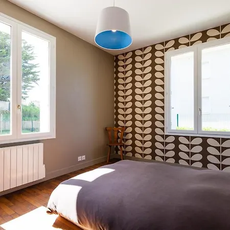 Superb Beach-front Family House