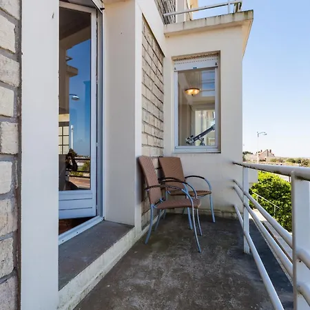 Superb Beach-front Family House