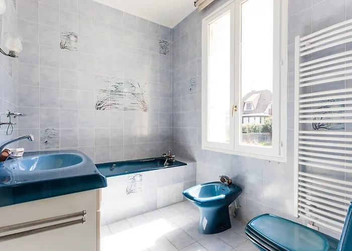 Superb Beach-front Family House Merville-Franceville-Plage