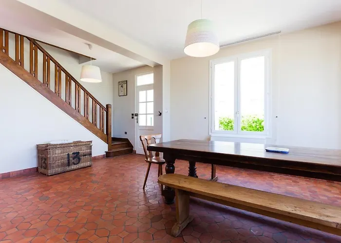 Superb Beach-front Family House Merville-Franceville-Plage