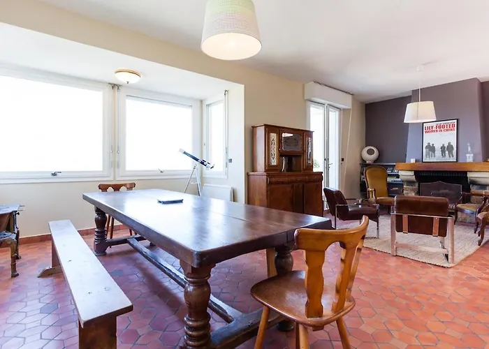 Superb Beach-front Family House *