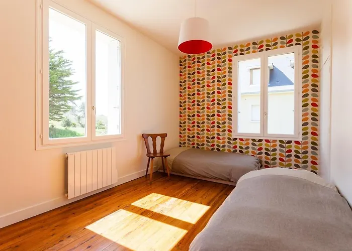 Superb Beach-front Family House