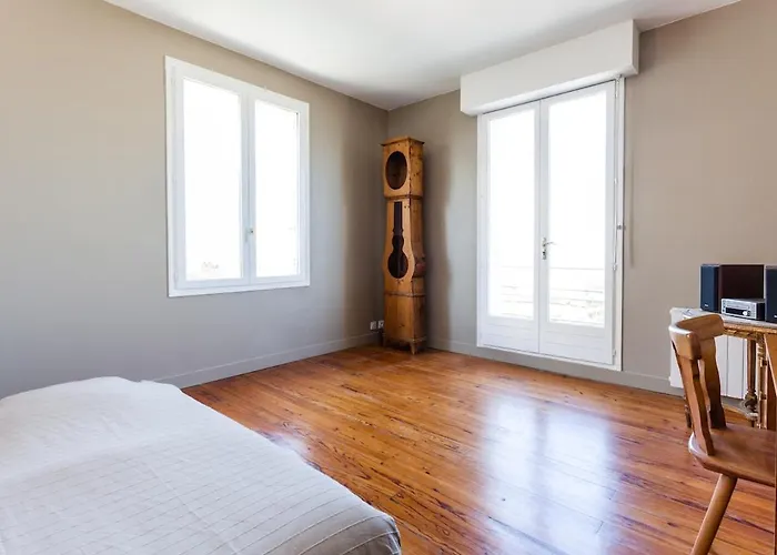 Semesterbostad Superb Beach-front Family House