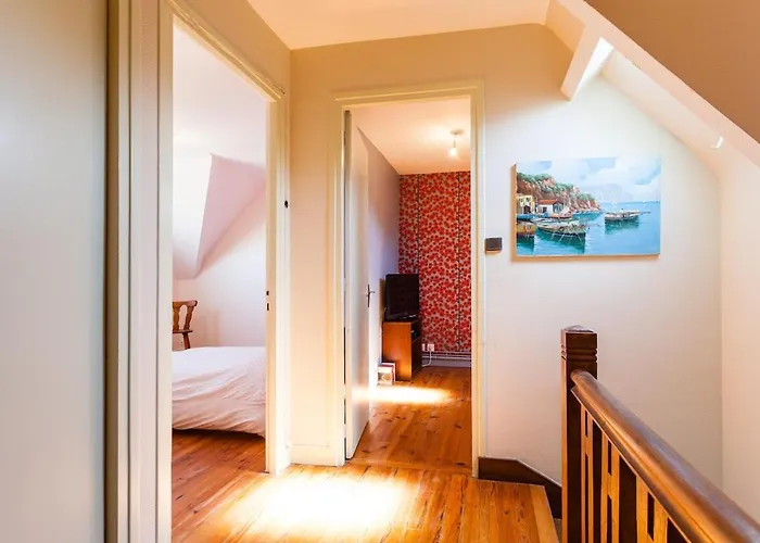 Superb Beach-front Family House *