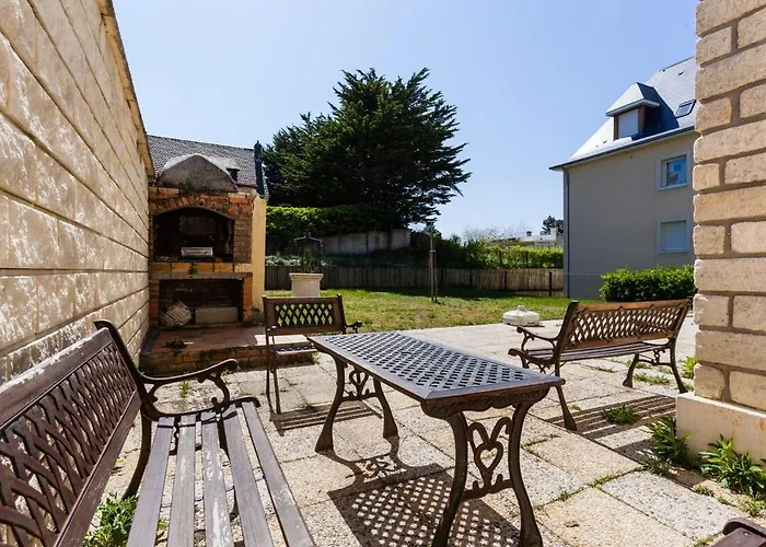 Semesterbostad Superb Beach-front Family House