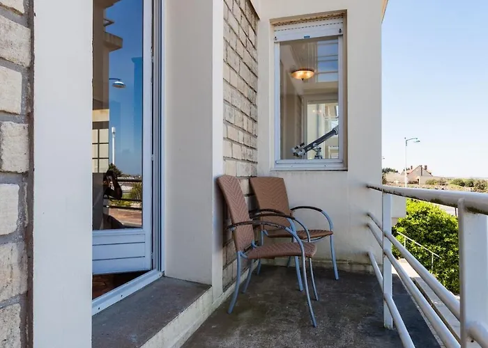 Superb Beach-front Family House