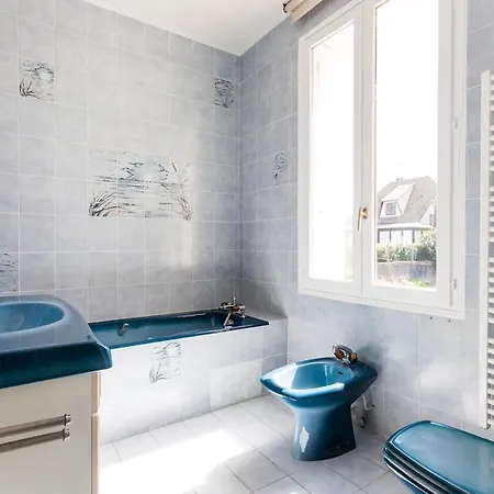 Superb Beach-front Family House 玛维尔弗朗斯维尔