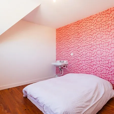 Superb Beach-front Family House 度假居