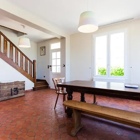 Superb Beach-front Family House Merville-Franceville-Plage
