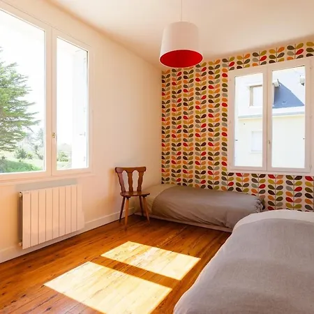 Superb Beach-front Family House