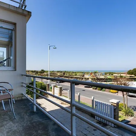 Superb Beach-front Family House Holiday home
