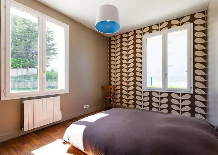 Superb Beach-front Family House